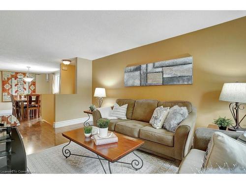 66 Carter Crescent, Cambridge, ON - Indoor Photo Showing Living Room