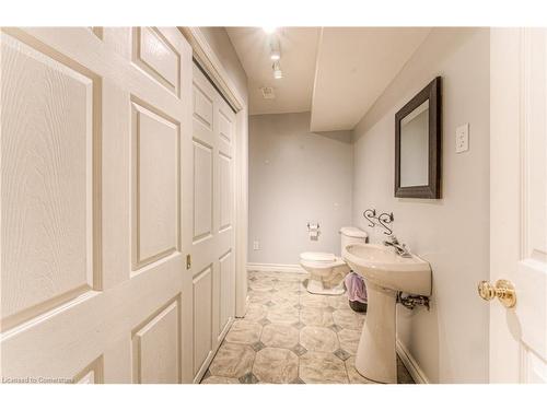 526 Westfield Drive, Waterloo, ON - Indoor Photo Showing Bathroom