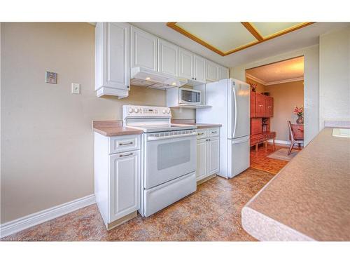 1908-6 Willow Street, Waterloo, ON - Indoor Photo Showing Kitchen