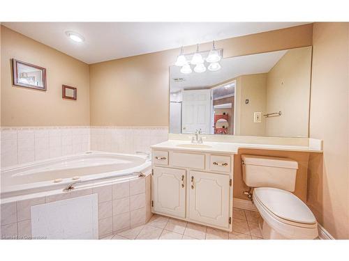 1908-6 Willow Street, Waterloo, ON - Indoor Photo Showing Bathroom