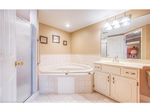 1908-6 Willow Street, Waterloo, ON - Indoor Photo Showing Bathroom