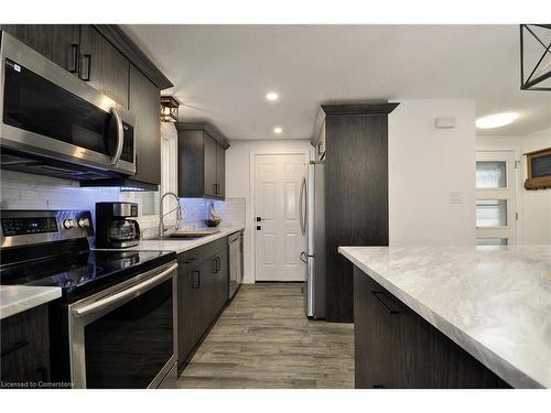 7 Wycliffe Place, Kitchener, ON - Indoor Photo Showing Kitchen