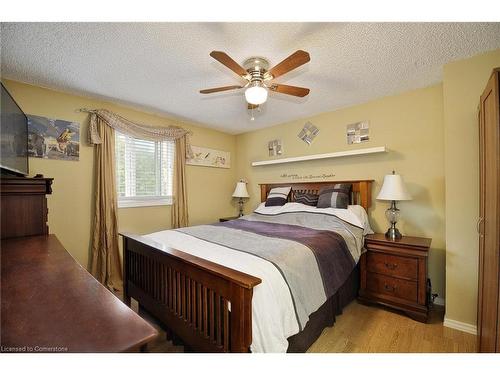 7 Wycliffe Place, Kitchener, ON - Indoor Photo Showing Bedroom