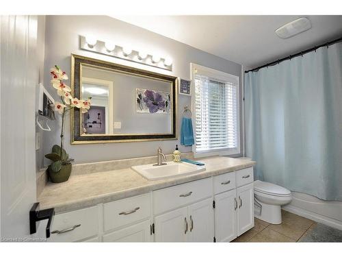 7 Wycliffe Place, Kitchener, ON - Indoor Photo Showing Bathroom