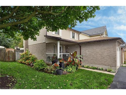 7 Wycliffe Place, Kitchener, ON - Outdoor