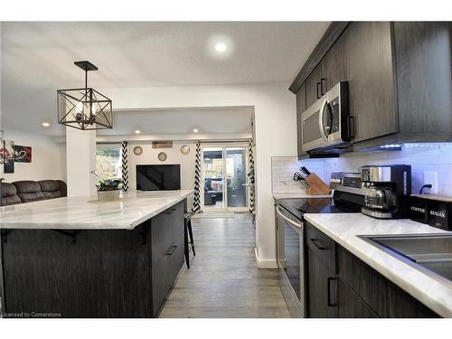 7 Wycliffe Place, Kitchener, ON - Indoor Photo Showing Kitchen