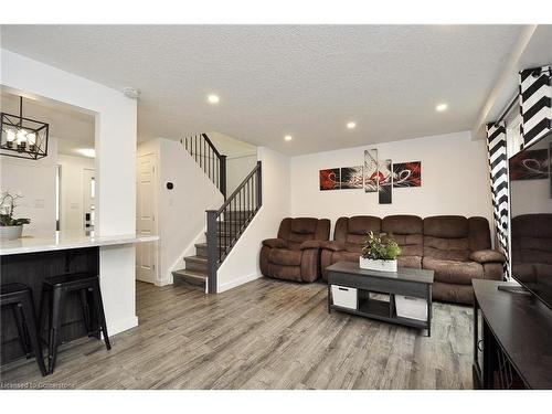 7 Wycliffe Place, Kitchener, ON - Indoor Photo Showing Living Room