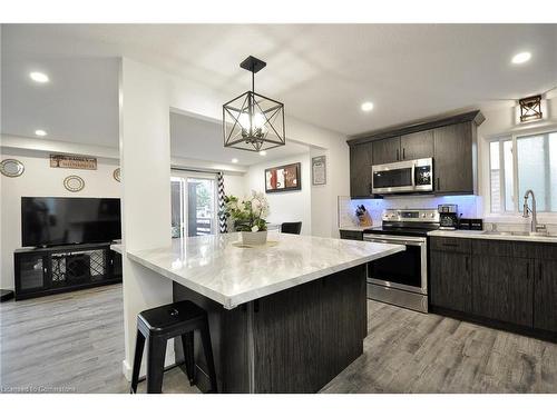 7 Wycliffe Place, Kitchener, ON - Indoor Photo Showing Kitchen With Double Sink With Upgraded Kitchen