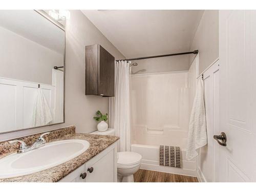 7-600 White Elm Boulevard, Waterloo, ON - Indoor Photo Showing Bathroom