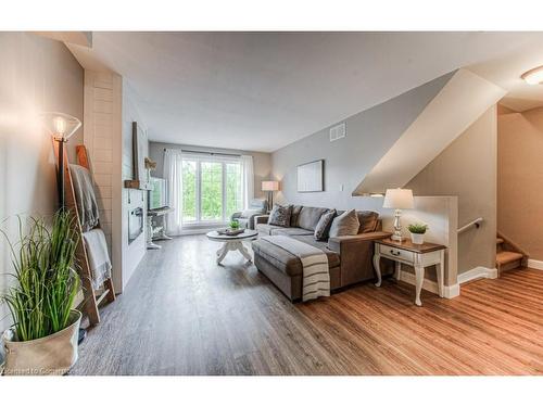 7-600 White Elm Boulevard, Waterloo, ON - Indoor Photo Showing Living Room