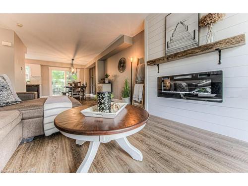 7-600 White Elm Boulevard, Waterloo, ON - Indoor Photo Showing Living Room