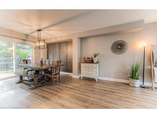 7-600 White Elm Boulevard, Waterloo, ON - Indoor Photo Showing Dining Room