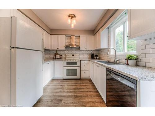 7-600 White Elm Boulevard, Waterloo, ON - Indoor Photo Showing Kitchen With Double Sink