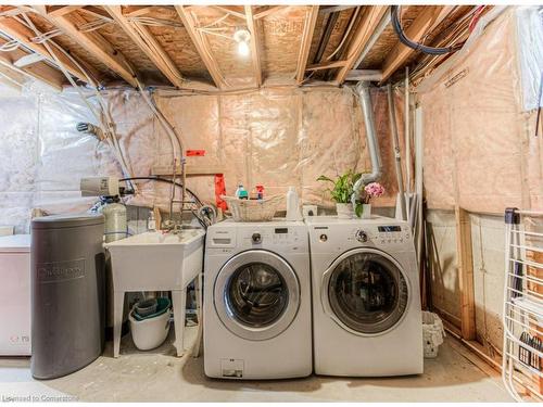 7-600 White Elm Boulevard, Waterloo, ON - Indoor Photo Showing Laundry Room