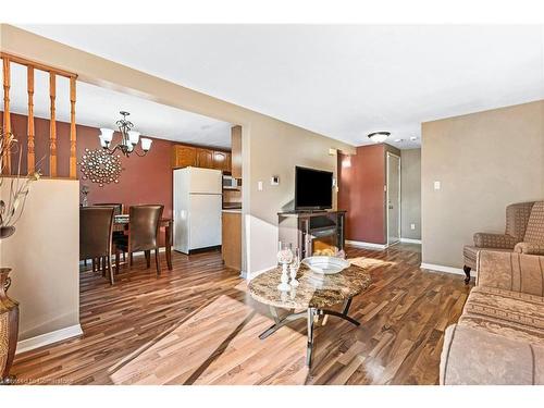 7 Tamvale Crescent, Kitchener, ON - Indoor Photo Showing Living Room