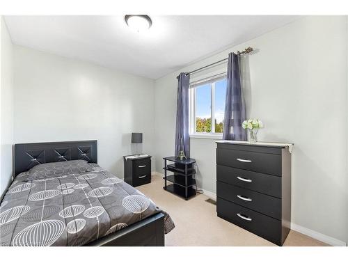 7 Tamvale Crescent, Kitchener, ON - Indoor Photo Showing Bedroom