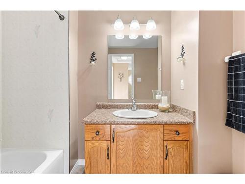 7 Tamvale Crescent, Kitchener, ON - Indoor Photo Showing Bathroom