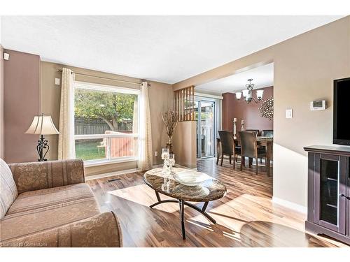 7 Tamvale Crescent, Kitchener, ON - Indoor Photo Showing Living Room