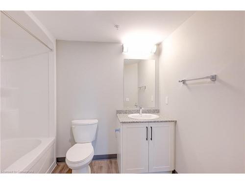 209-595 Strasburg Road, Kitchener, ON - Indoor Photo Showing Bathroom