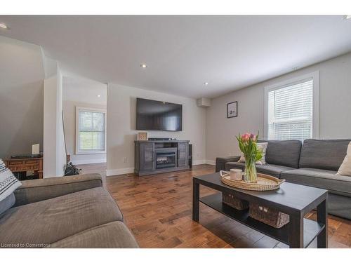 584540 Beachville Road, Woodstock, ON - Indoor Photo Showing Living Room