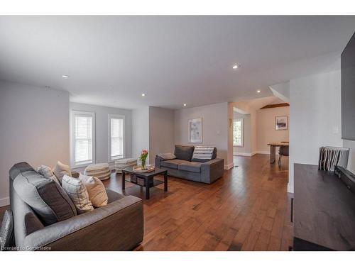 584540 Beachville Road, Woodstock, ON - Indoor Photo Showing Living Room