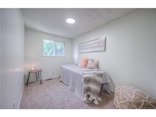 36 The Country Way, Kitchener, ON - Indoor Photo Showing Bedroom