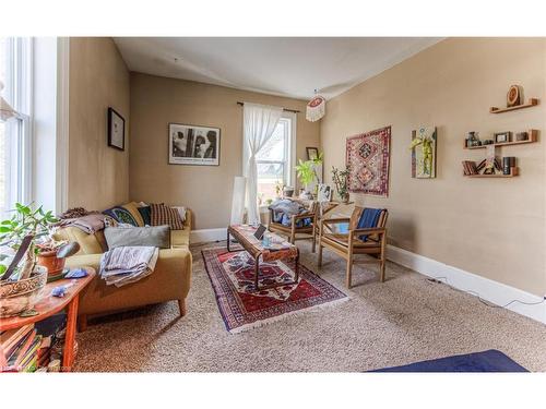 111-113 Joseph Street, Kitchener, ON - Indoor Photo Showing Living Room