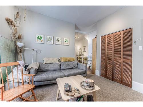 111-113 Joseph Street, Kitchener, ON - Indoor Photo Showing Living Room