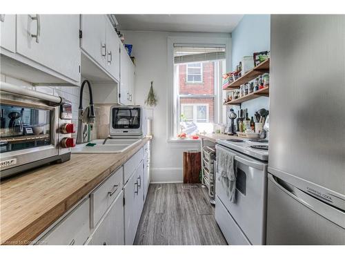 111-113 Joseph Street, Kitchener, ON - Indoor Photo Showing Kitchen