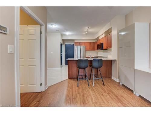 205-3504 Hurontario Street, Mississauga, ON - Indoor Photo Showing Kitchen