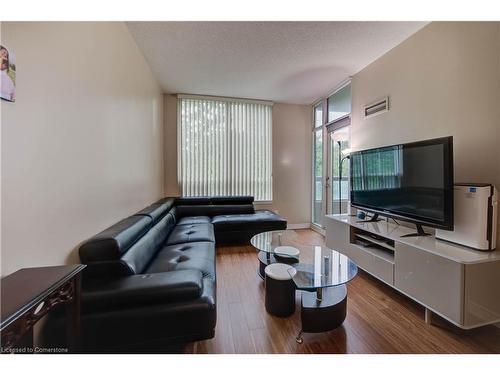 205-3504 Hurontario Street, Mississauga, ON - Indoor Photo Showing Living Room