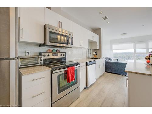 1301-1 Victoria Street S, Kitchener, ON - Indoor Photo Showing Kitchen With Stainless Steel Kitchen With Upgraded Kitchen