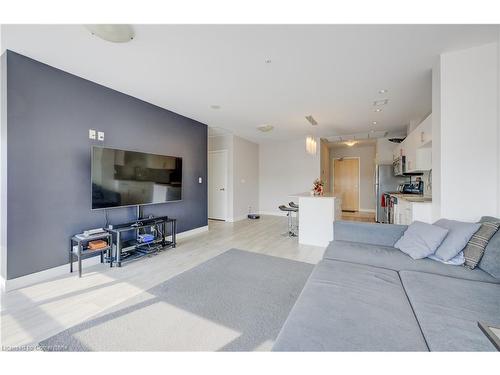 1301-1 Victoria Street S, Kitchener, ON - Indoor Photo Showing Living Room