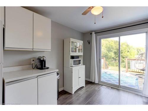 10 Camrose Court, Kitchener, ON - Indoor Photo Showing Kitchen