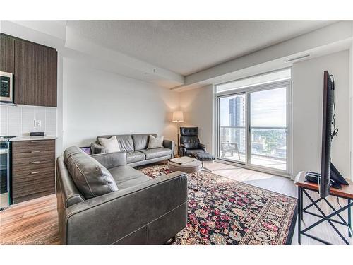 2207-55 Duke Street West Street, Kitchener, ON - Indoor Photo Showing Living Room