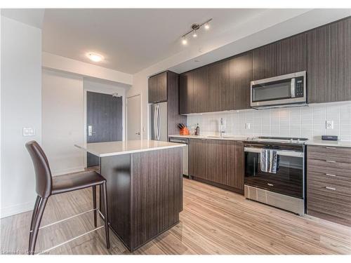 2207-55 Duke Street West Street, Kitchener, ON - Indoor Photo Showing Kitchen With Upgraded Kitchen