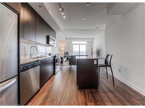 2207-55 Duke Street West Street, Kitchener, ON - Indoor Photo Showing Kitchen With Upgraded Kitchen