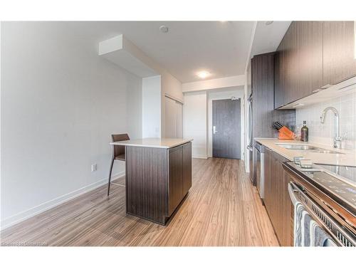 2207-55 Duke Street West Street, Kitchener, ON - Indoor Photo Showing Kitchen