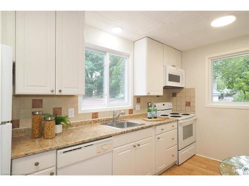 B-557 Brookhaven Crescent, Waterloo, ON - Indoor Photo Showing Kitchen