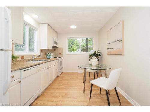 B-557 Brookhaven Crescent, Waterloo, ON - Indoor Photo Showing Kitchen