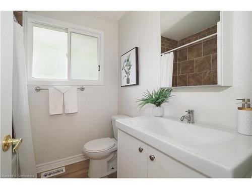 B-557 Brookhaven Crescent, Waterloo, ON - Indoor Photo Showing Bathroom