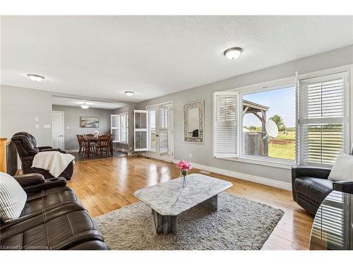 1188 Sheffield Road, Hamilton, ON - Indoor Photo Showing Living Room