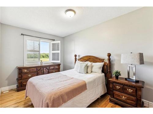 1188 Sheffield Road, Hamilton, ON - Indoor Photo Showing Bedroom