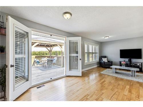 1188 Sheffield Road, Hamilton, ON - Indoor Photo Showing Living Room