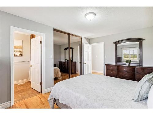 1188 Sheffield Road, Hamilton, ON - Indoor Photo Showing Bedroom