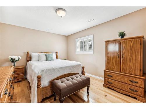 1188 Sheffield Road, Hamilton, ON - Indoor Photo Showing Bedroom