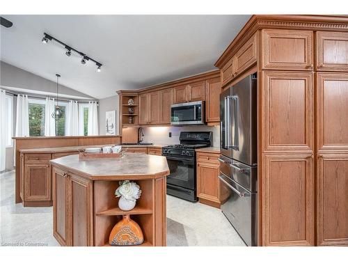 323 Pastern Trail, Waterloo, ON - Indoor Photo Showing Kitchen