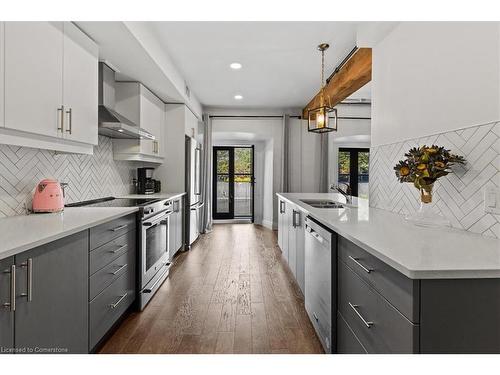 107-19 Guelph Avenue, Cambridge, ON - Indoor Photo Showing Kitchen With Stainless Steel Kitchen With Double Sink With Upgraded Kitchen