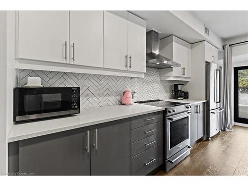 107-19 Guelph Avenue, Cambridge, ON - Indoor Photo Showing Kitchen With Stainless Steel Kitchen With Upgraded Kitchen