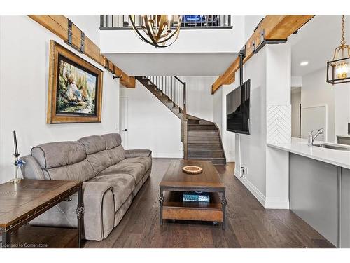 107-19 Guelph Avenue, Cambridge, ON - Indoor Photo Showing Living Room